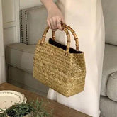 Bolsa de Praia Lilian de Palha com alça em Bambu